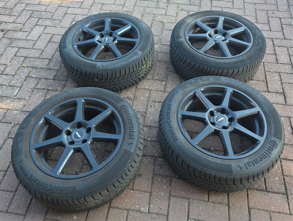 4 Winterreifen mit schwarzen Felgen 225/55 R17 97H SEAT Cupra Formentor - Bild 2 von 4