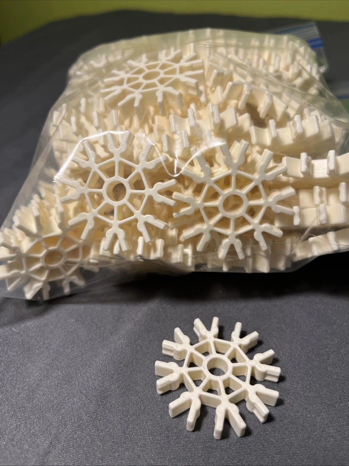 378x Official Knex Lot Standard K'nex Parts (114)White (122)Yellow (142)Green - Image 2 of 4