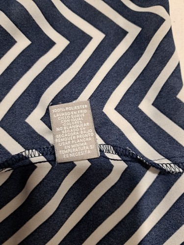 Ladies Valerie Stevens Navy Chevron Button Up Long Sleeve Blouse Large EUC - Picture 9 of 9