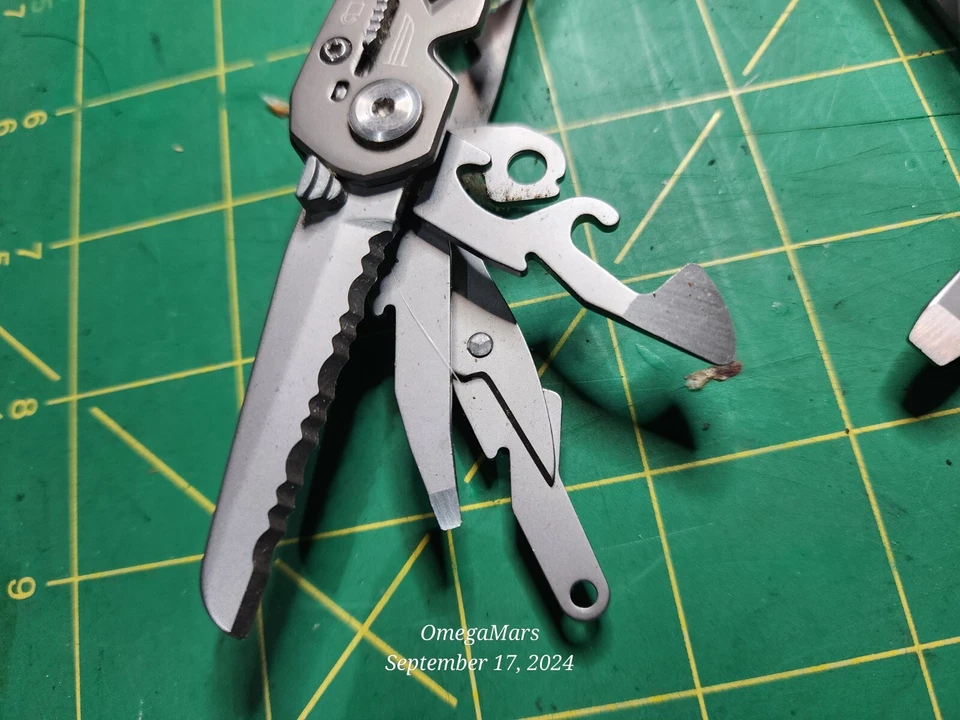 Gerber Suspension w/sheath looks and feels brand new #S5 - Image 3 of 4