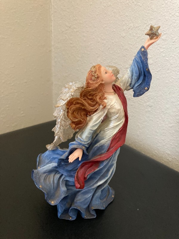 Boyd's "Victoria" Guardian of Freedom from the Charming Angels Collection