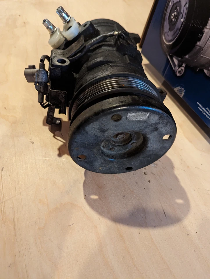 OEM Denso 471-1411 A/C Compressor w/ Clutch 2001-07 Toyota Sequoia Tundra 4.7L - Image 2 of 4