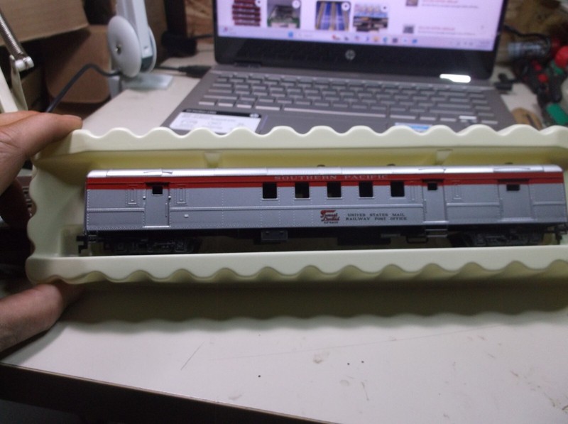 HO Southern Pacific R.P.O. Passenger Car. SunSet Limited . Rivarossi O/B