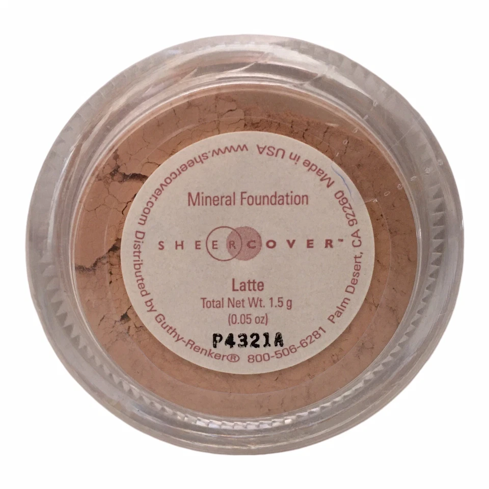 Cepillo en polvo recargable retráctil de viaje Sheer Cover + base mineral LATTE Foto 2 de 4