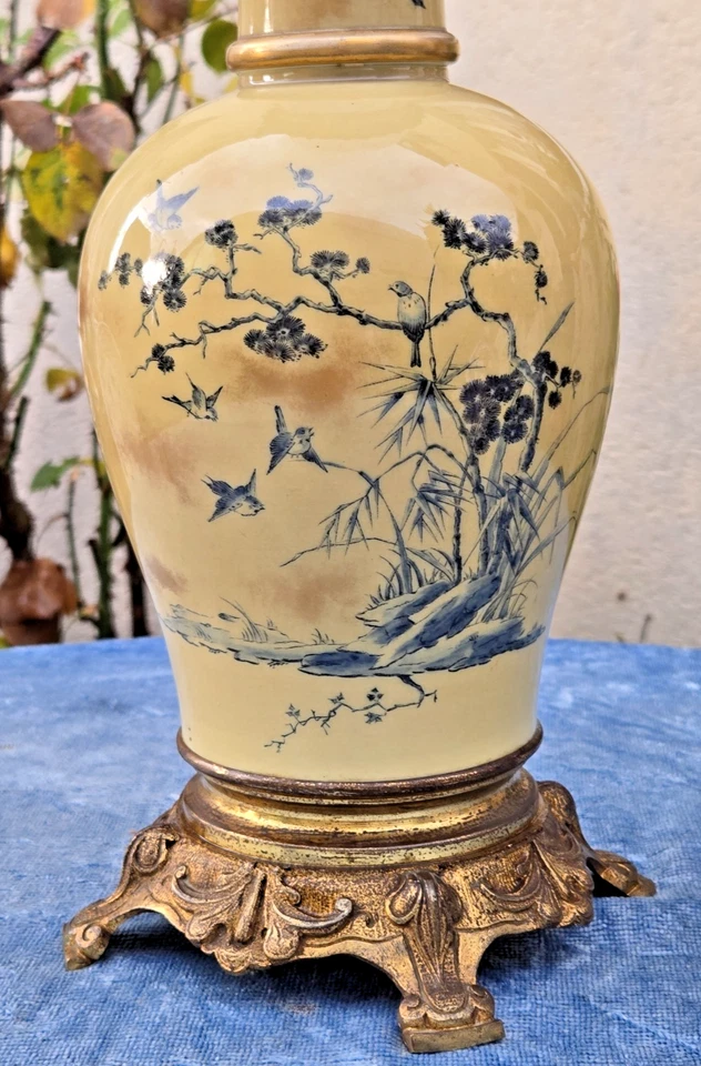 Belle lampe à huile ancienne en faïence et bronze / Avec son globe - Photo 3/4