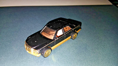 Hot Wheels    MERCEDES 380 SEL  Black & Gold    Mainline 1998