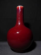 Vase chinois en porcelaine émaillée rouge sang de boeuf oxblood