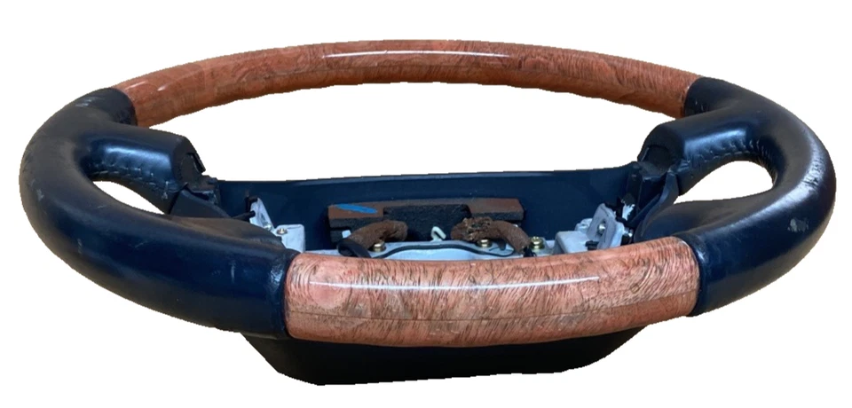 2000 Lexus LS 400 Steering Wheel With Cruise Control. Wood finish grain Foto 2 de 4