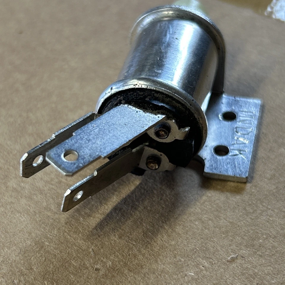 Interruptor de luz de reversa Chevrolet Corvair 1960-1964 transmisión manual de 3 velocidades Foto 3 de 4