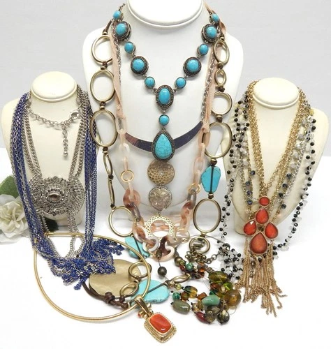 VINTAGE TO NOW FASHION COSTUME JEWELRY NECKLACE LOT ASSORTED TYPES & MATERIALS