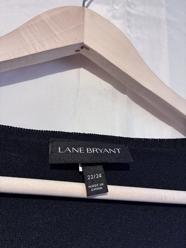 Túnica Suéter Lane Bryant 22/24 Negra Cuello en V con Inserciones en Dobladillo de Gasa a Lunares Foto 4 de 4