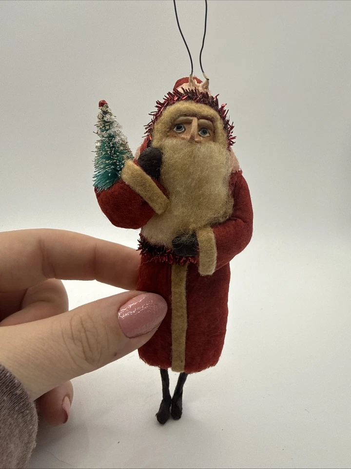 Arte popular hecho a mano Papá Noel hecho a mano adorno primitivo 5” fieltro y metal Foto 2 de 4