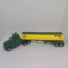 Maisto Transport Hauler Quaker State Oil Slick 50 Tanker Truck #11021