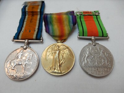 Ein Trio Erster/Zweiter Weltkrieg, verliehen an L-10913 PTE.J.J. HAWKINS, R.W. Kent R.