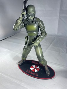 resident evil hunk figure