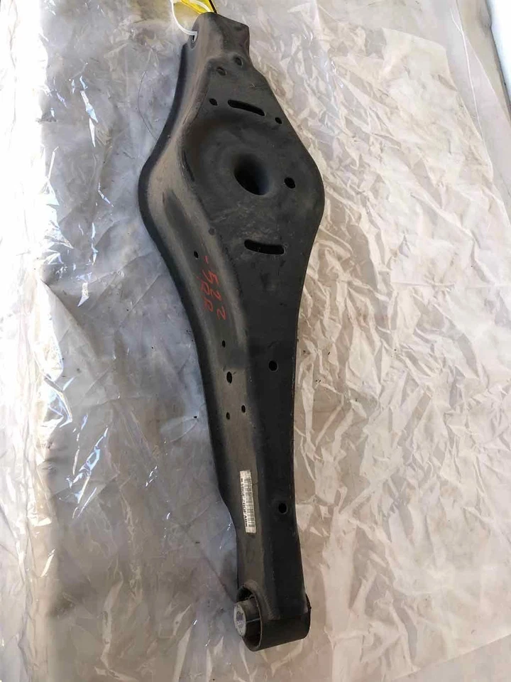 2007 - 2016 Volkswagen EOS controle inferior traseiro braço A lado direito do passageiro destro - Imagem 2 de 4