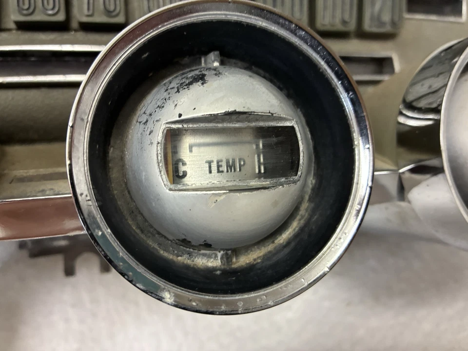 64,5,6 FORD THUNDERBIRD PAINEL DE INSTRUMENTOS, LINGUAGEM, PAINEL DE PAINEL, VELOCÍMETRO, ACABAMENTO, FABRICANTE DE EQUIPAMENTO ORIGINAL - Imagem 4 de 4