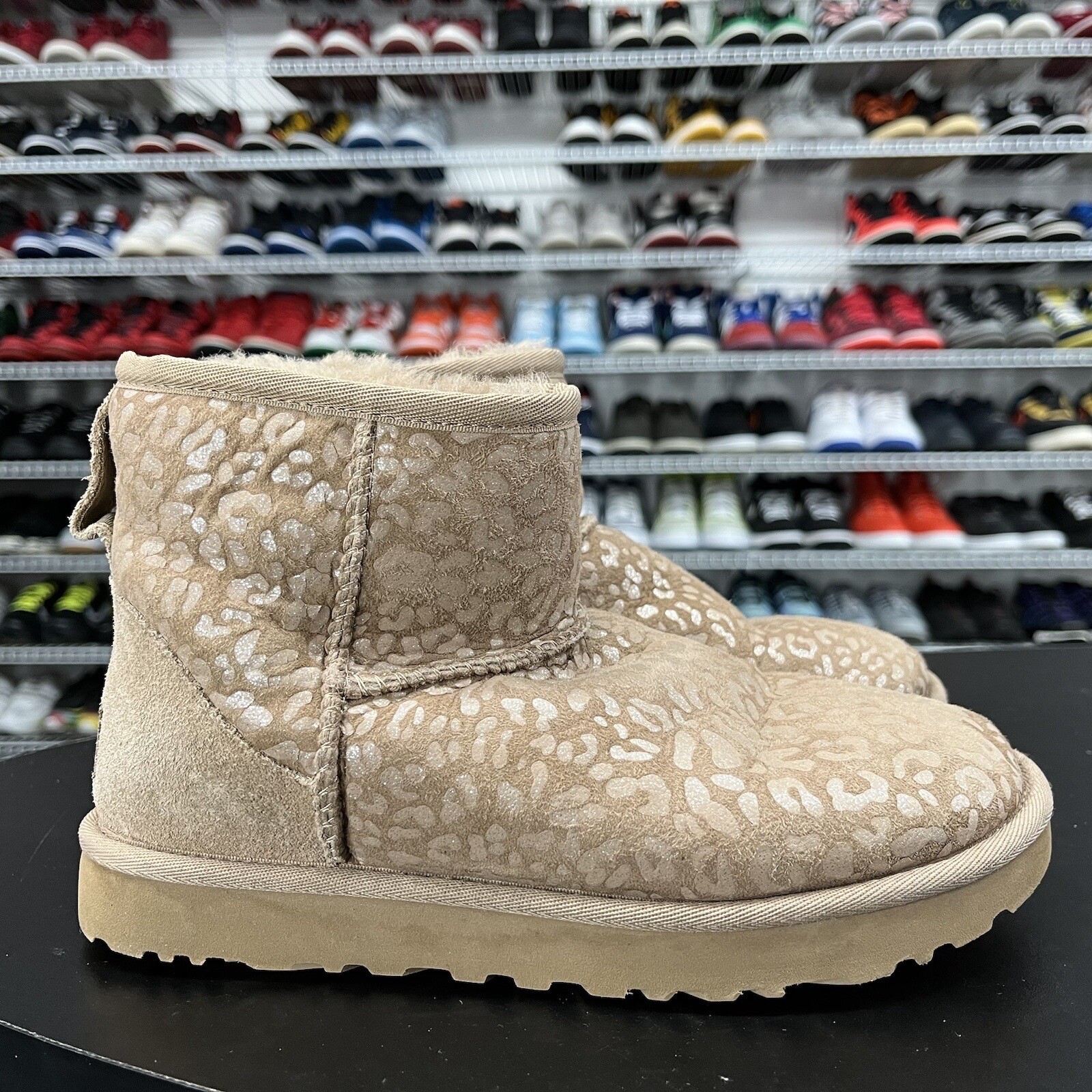 UGG Clásico Mini Metálico Leopardo de las Nieves Castaño Talla EE. UU. 6