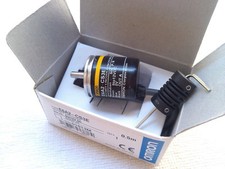 NEW IN BOX OMRON Rotary Encoder E6A2-CS3E 500 P/R  hpg