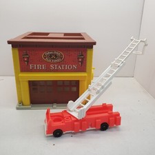 Vintage Fisher Price Play Family Fire Station With Ladder Truck Little People