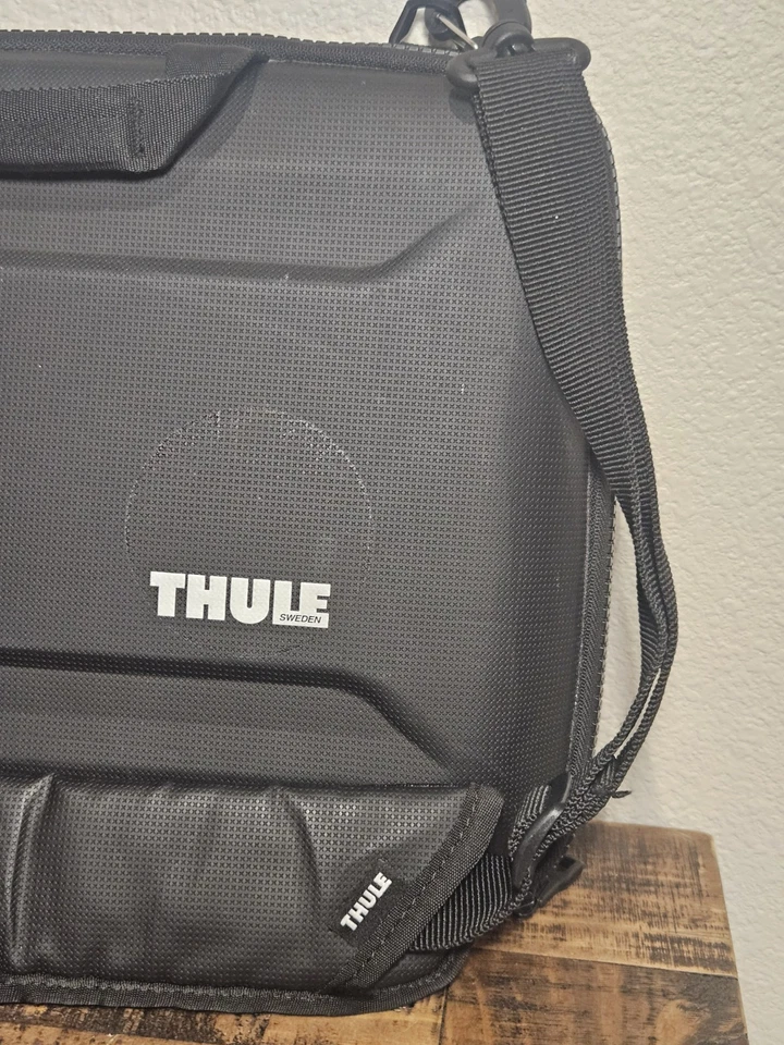 Thule - Gauntlet 4 Attache Briefcase for all 16” Apple MacBook Pro Models 14" PC - Image 4 of 4