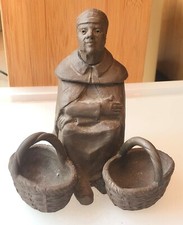Moutardier Poivre Sel représentant un personnage en Noron-la-Poterie (Calvados)