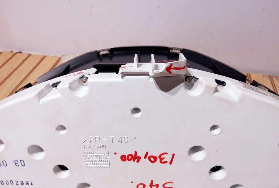 2008-2011 Volvo S40 Instrument Gauge Cluster ID 36002435 w/130,400 Miles, OEM - Image 4 of 4