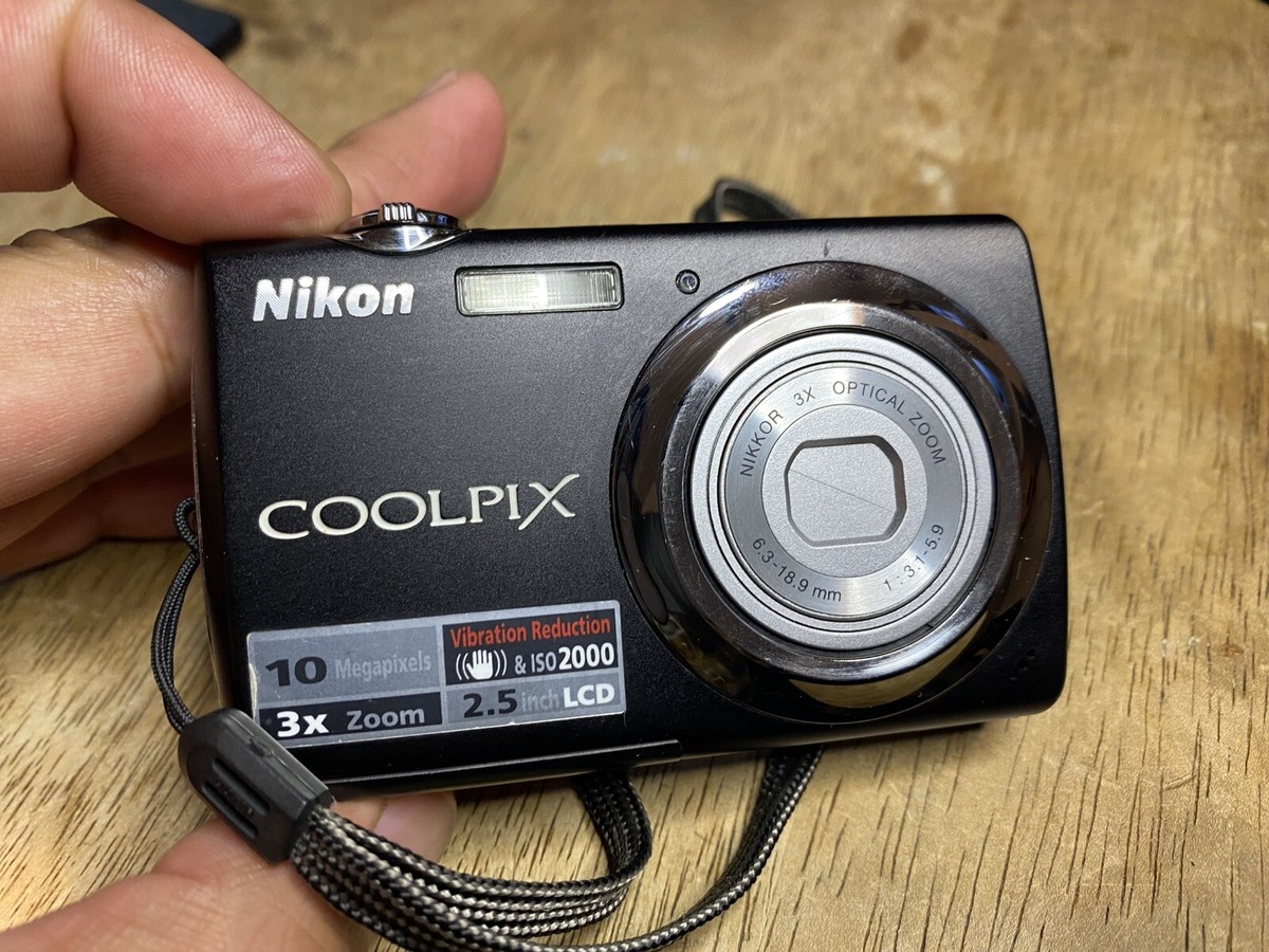 Nikon Coolpix S220 Digital Camera 10 MP Zoom 3X Black Tested