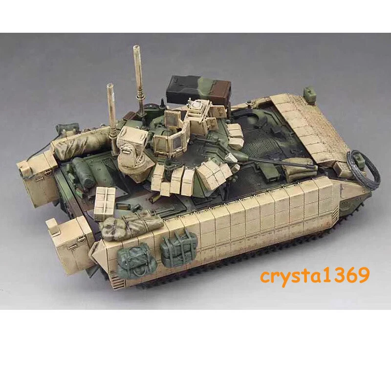 NEW 1/72 U.S. M2A3 Bradley BUSKIII Infantry Fighting Vehicle Plus Carrying Case - Image 4 of 4