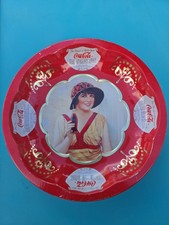 ****COCA-COLA BRAND TIN 1993 THE TIN BOX CO. RED GOLD WOMAN ROUND TRAY****