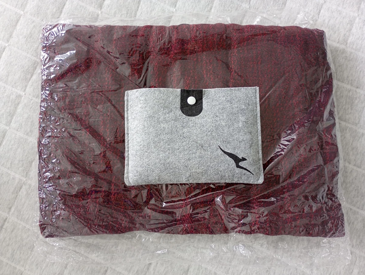 Qantas Economy Class Airline Inflight Aircraft Blanket Sealed & Amenity Kit Bag