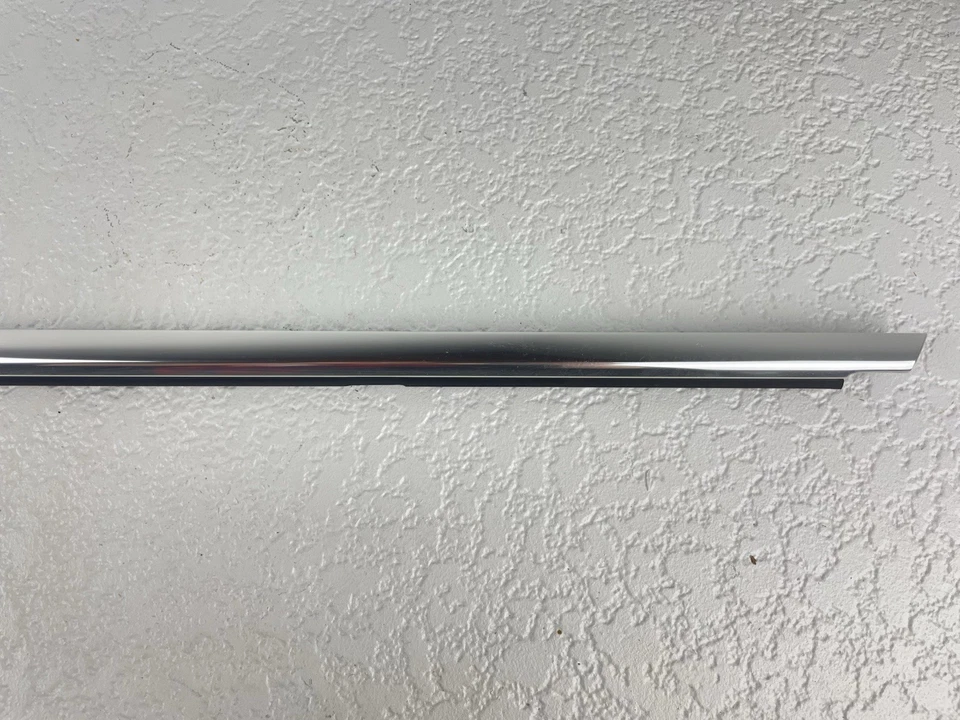 2011-18 VOLKSWAGEN TOUAREG ПЕРЕДНЯЯ ЛЕВАЯ СТОРОНА ПАССАЖИРСКАЯ ДВЕРЬ ОКНО РЕМЕНЬ МОЛДИНГ - Изображение 4 из 4