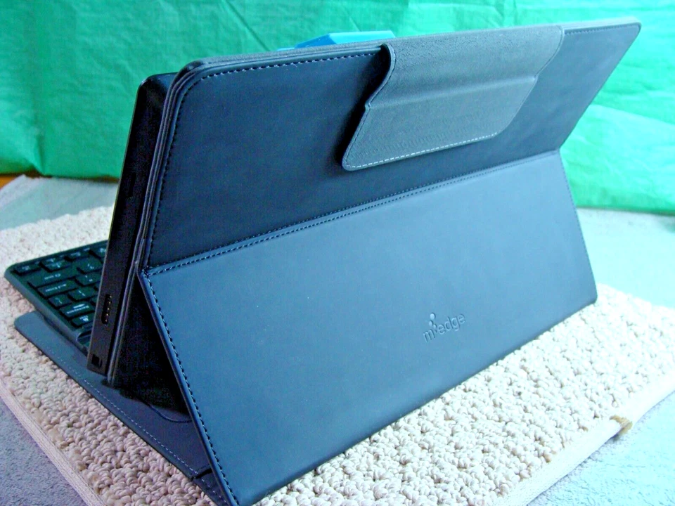 M-Edge Keyboard Folio for 9-10" Tablets Stealth Pro Universal XL Bluetooth Case - Image 4 of 4