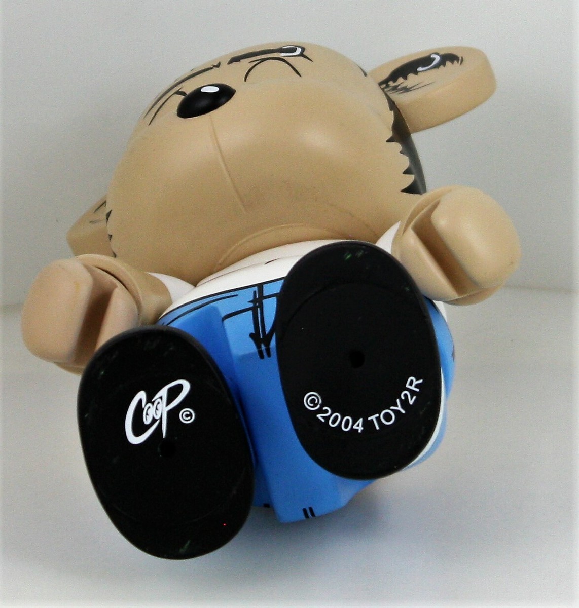 qee toy2r, 8