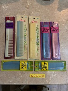 7 VINTAGE 1950s LADY ACE COMBS