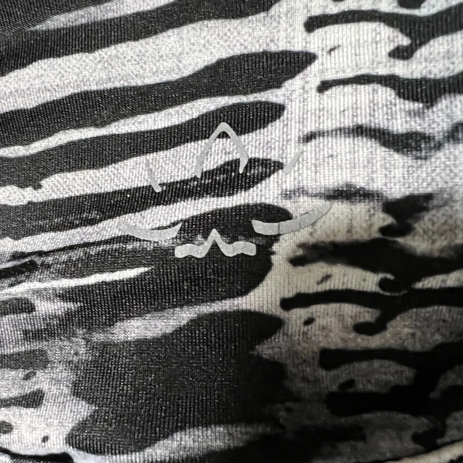 beyond-yoga zebra tiger stripe print cropped capri leggings