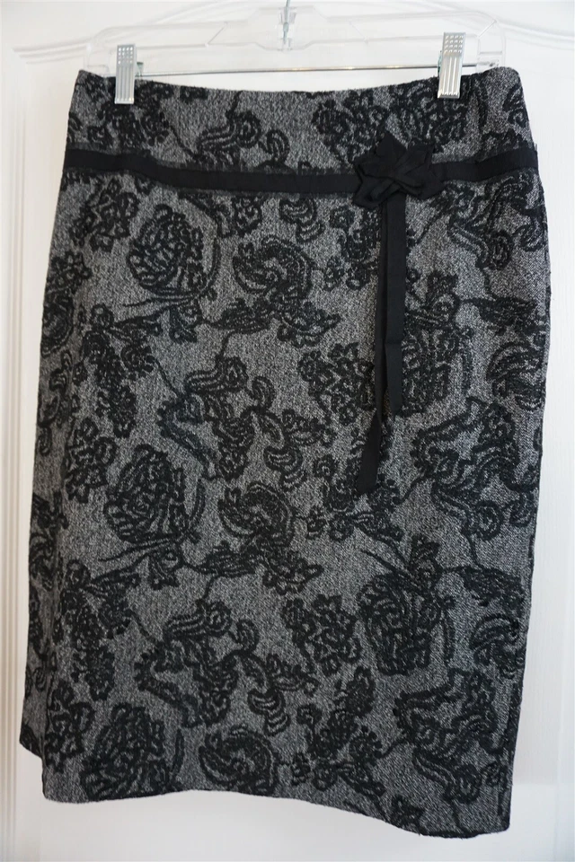 Ann Taylor Embroidered Pencil Skirt Black Ribbon Wool Blend Size 6