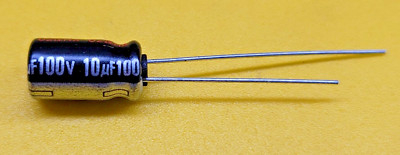 Lot De 25 Condensateurs électrolytiques Panasonic 10µF 100V 105°C - Radiaux 6.5x11.7 Mm - Pour électronique