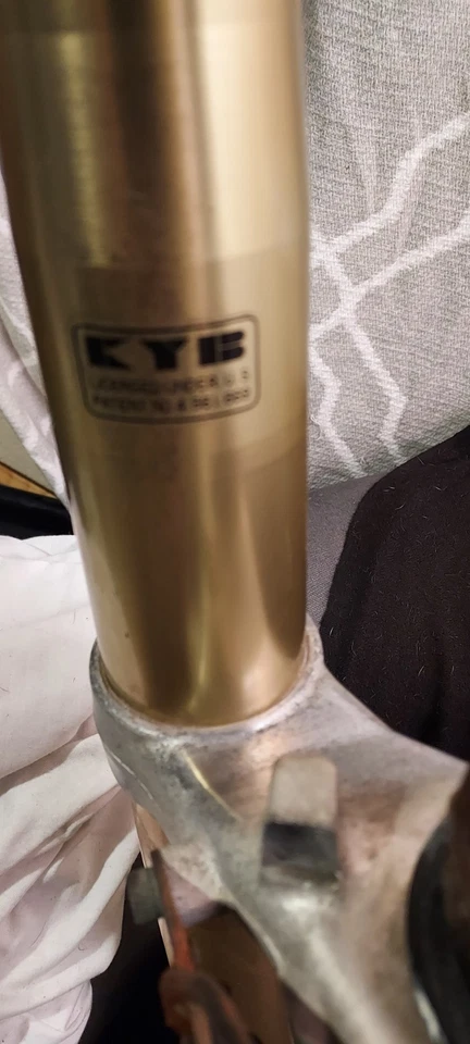 2000 - 2002 YAMAHA YZF R1 STRAIGHT Inverted FORKS WITH BRAKE CALIPERS - Image 2 of 4