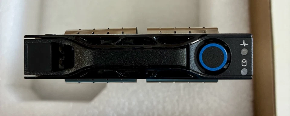 MZ-ILS3T8N SAMSUNG PM1633a 3.84TB SAS 12Gb/s 2.5'' SSD EMC 118000519 118033311 - Image 3 of 3