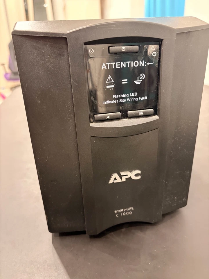 APC Smart-UPS C 1000 SMC1000 1000 ВА 600 Вт ЖК-дисплей башня ИБП с кабелем и аккумулятором - Изображение 2 из 4