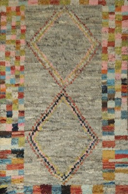 Colorful Geometric Patterned 6x10 Grey Moroccan Wool Rug with Mosaic Border
