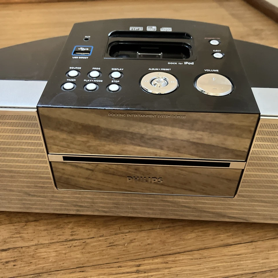 Sistema de entretenimiento de acoplamiento Philips para iPod DCM230 230/37 plateado Foto 3 de 4