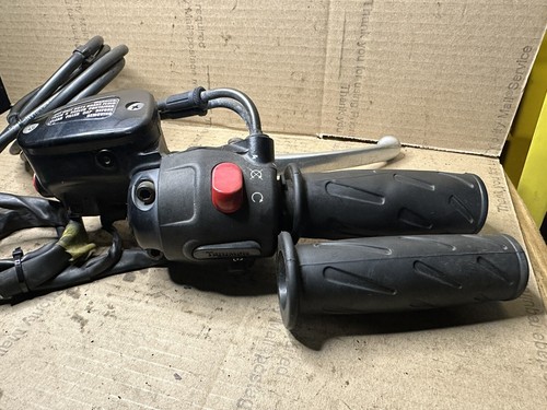 04 Triumph T100 Bonneville Right Bar Switch Throttle Master Cylinder OEM -20 - Foto 2 di 9