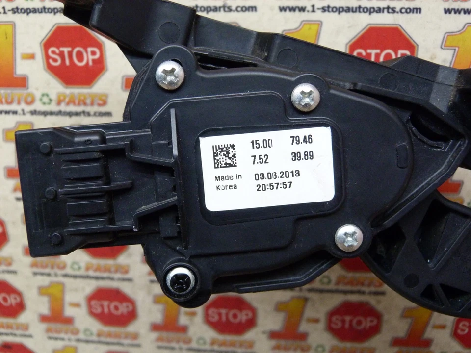 Sensor de posición del pedal del acelerador Hyundai Accent 2011-2017 32700-1R500 OEM Foto 4 de 4