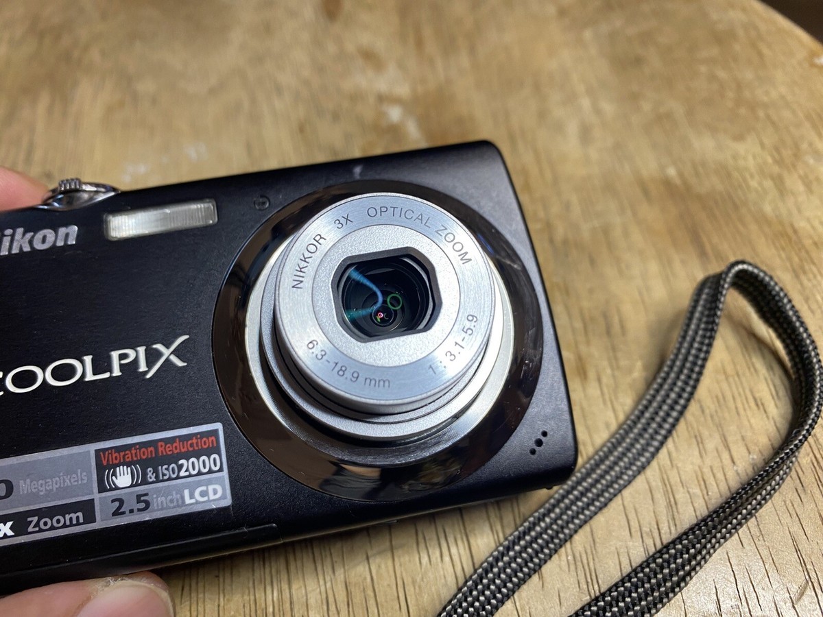 Nikon Coolpix S220 Digital Camera 10 MP Zoom 3X Black Tested