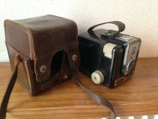 appareil photo Kodak Brownie Flash Camera et sa sacoche d'origine en cuir marron