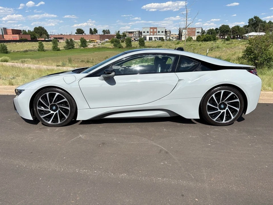 BMW i8 2016 cupé Porsche personalizado blanco tiza envoltura Foto 2 de 4