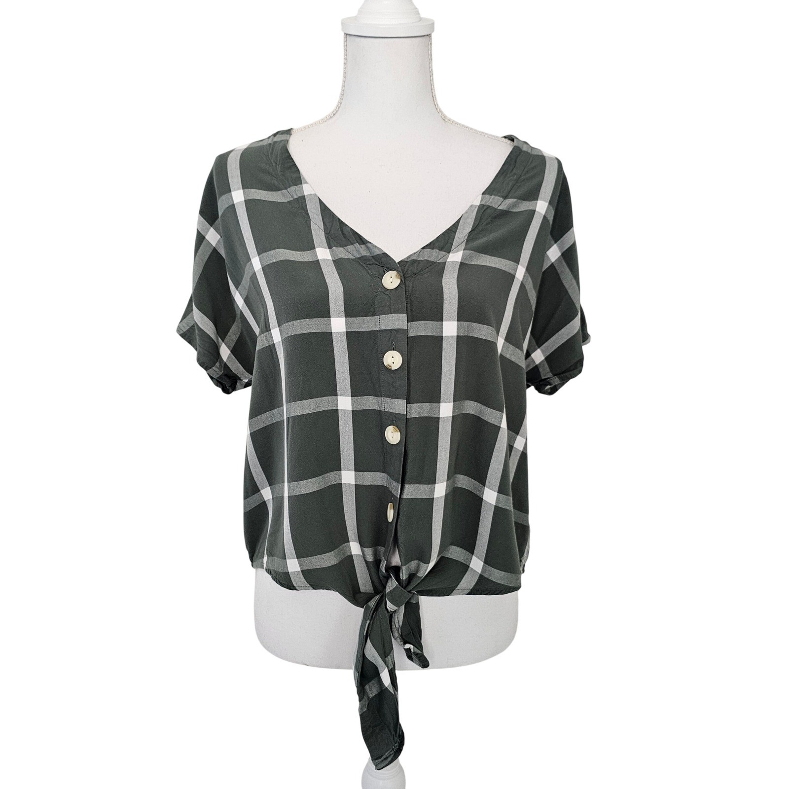 Universal Thread Tie Knot Front  Button-down Crop… - image 1