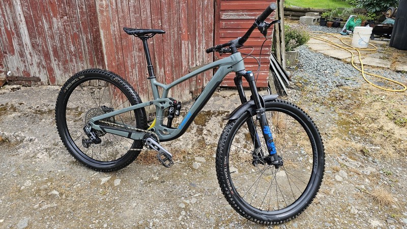 Trek Fuel EX 8 Gen 6 M/L Fox Suspension SRAM Wireless Gear Shift And DB8 Brakes
